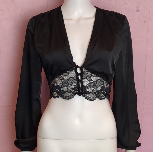 Nasty Gal Lace Meet Up Black Cropped Satin Long Sleeve Top size 2 - Picture 1 of 6